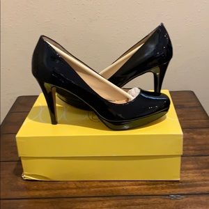 BNIB Circa Joan & David Pearly Patent Leather pump